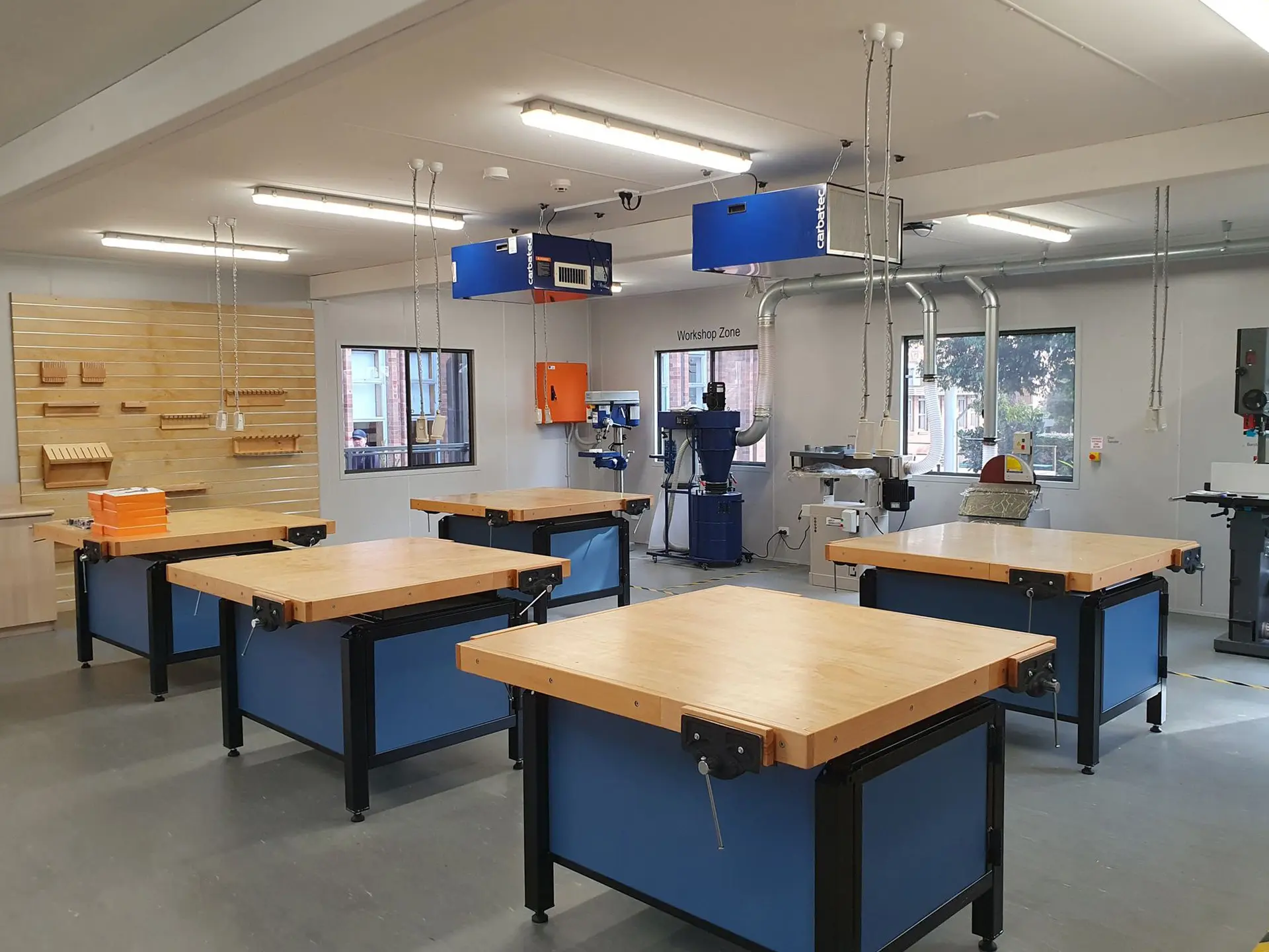 TAS room with Noxx workbenches